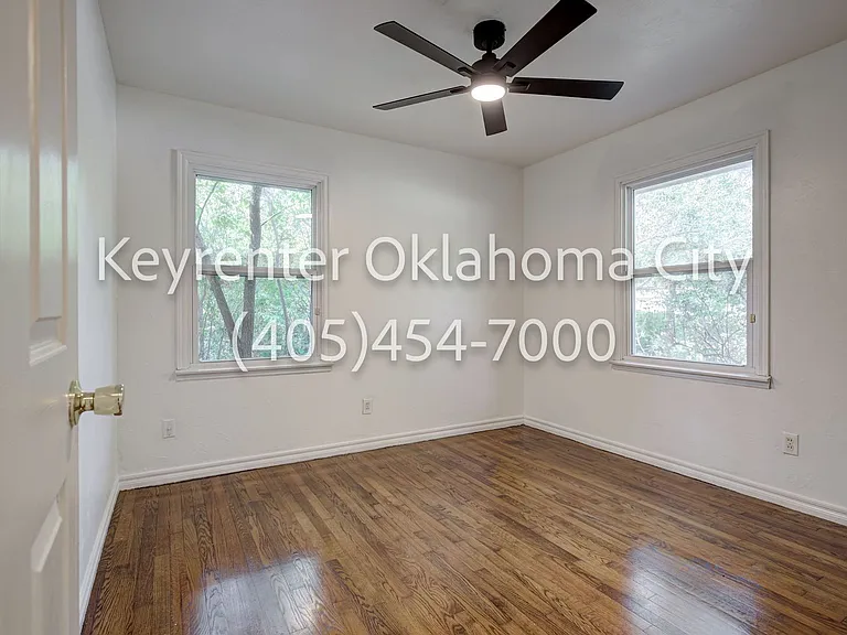 1520 Rowena Ln — Photo 24