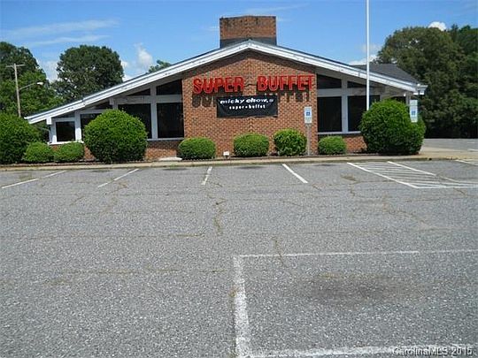 2nd image of 902 Union Rd