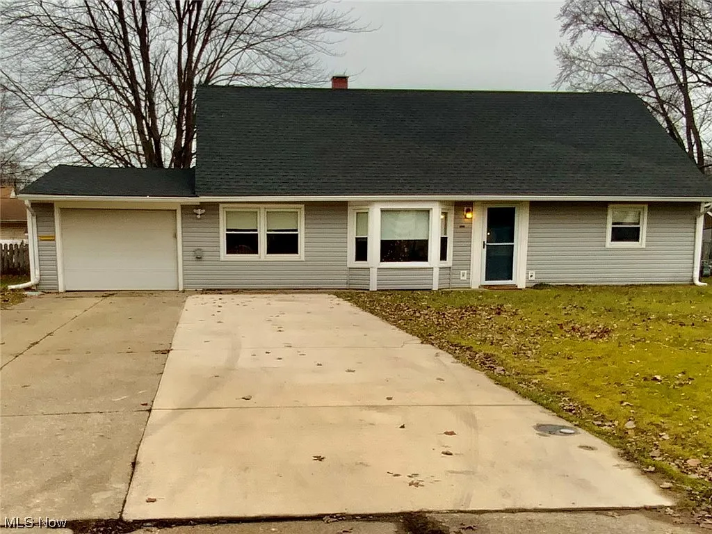 4895 Greenwood Dr photo 1