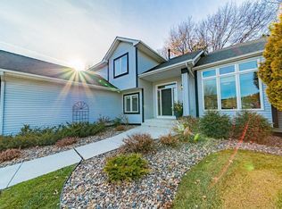 9078 Duckwood Trl, Woodbury, MN 55125
