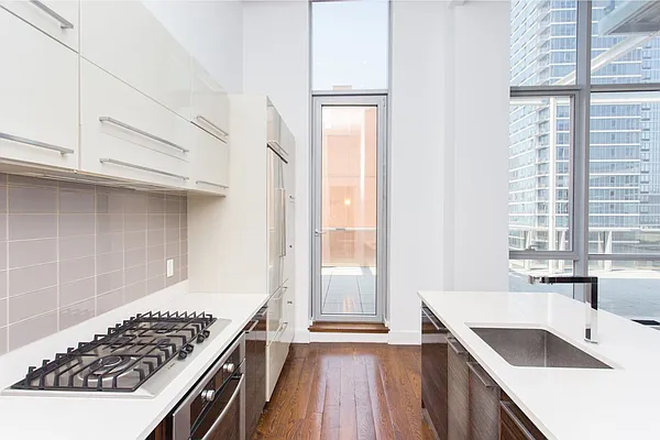 Rented by Chase Global Realty Corp | media 11