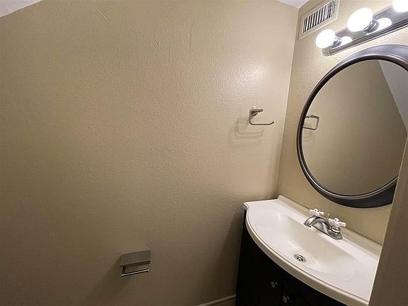3rd image of 4018 N Meadow Ave APT 11