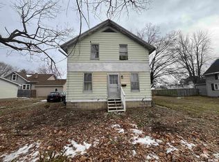 69 N Gold St, Farmington, IL 61531