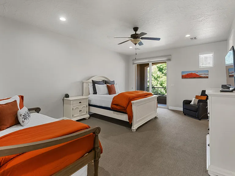 N Coral Ridge Dr — Photo 10