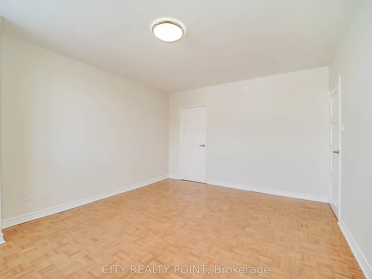 10 Shallmar Blvd #211 — Photo 14