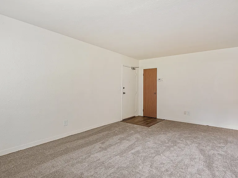 1457 Burke Ave NE — Photo 6