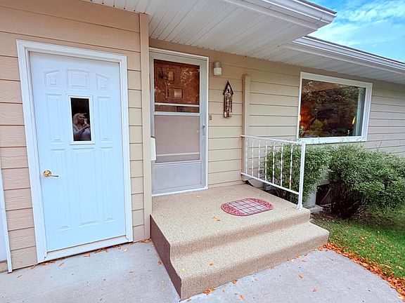 3rd image of 508 1st St SE