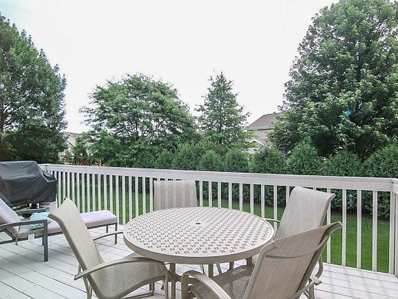 4th image of 3028 Hartwicke Dr