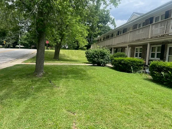 75 Willard Ave APT 8, Elgin, IL 60120
