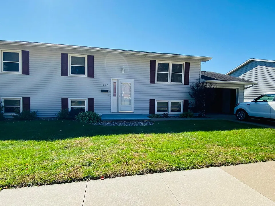 1210 Mount Loretta Ave