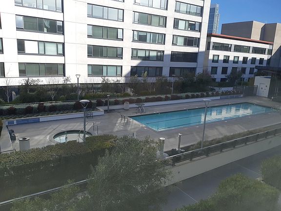 5th image of 250 King St Unit 680