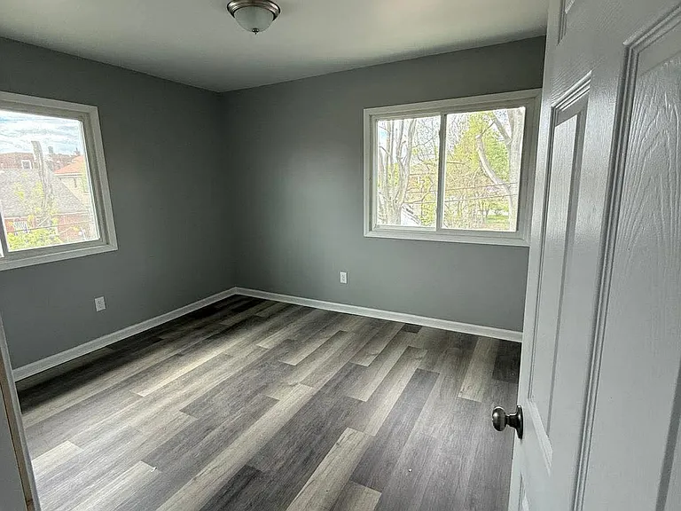 2338 Glendale St — Photo 5