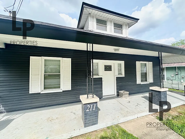 211 E 6th St — Photo 13