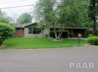 101 E Oakwood Rd, East Peoria, IL 61611