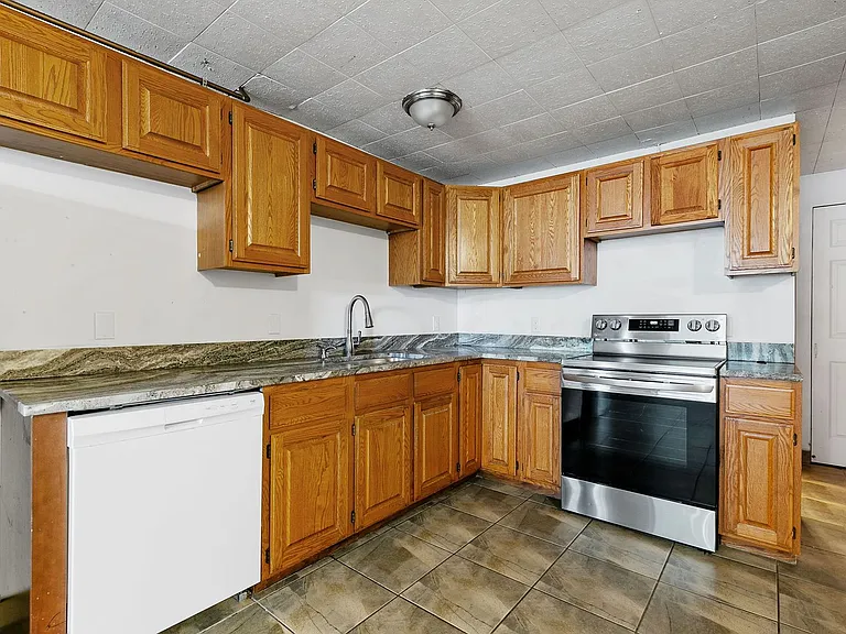 1605 Marshall STP, LLC — Photo 9