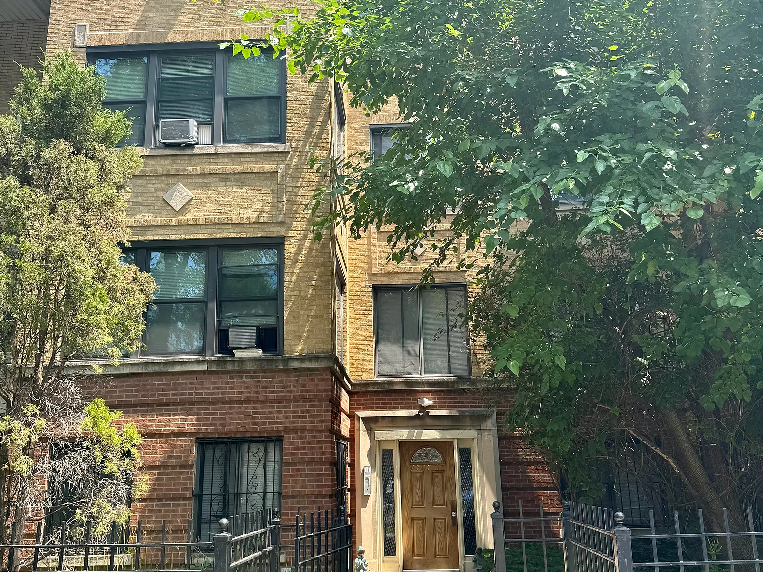 2 bed, 900 sqft, $1,550 — Photo 2