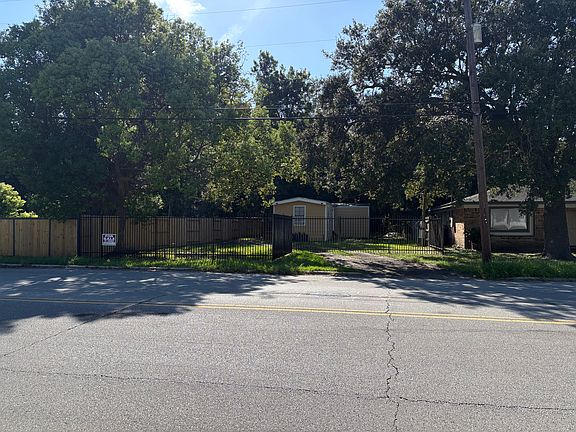 4th image of 216 Bayou Rd