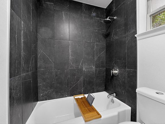 5th image of 7708 Royal Ln #204C