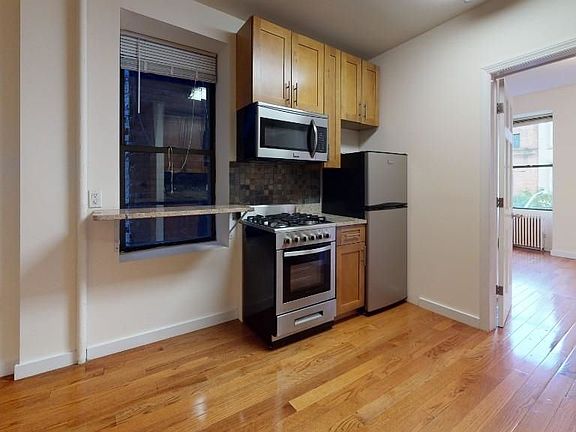 4th image of 303 E 76th St APT 10