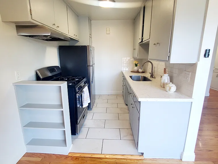 330 Orizaba Ave #4 — Photo 7