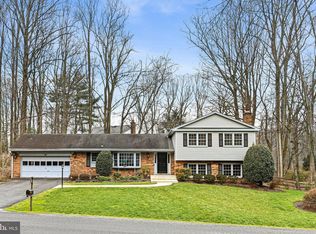 3040 Bronzegate Ct, Herndon, VA 20171
