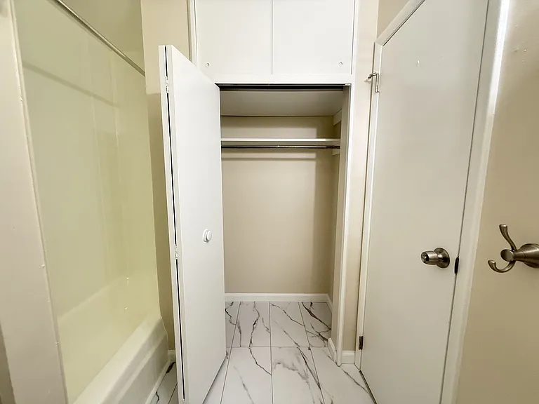 Burnet Park Apartments — Photo 8