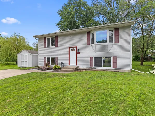 825 10th Ave SW, Forest Lake, MN 55025