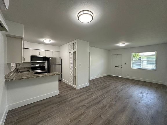 2nd image of 2221 Monroe St #5