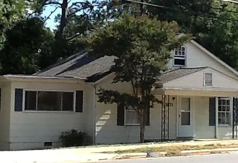 1871 Merritt Dr — Photo 1