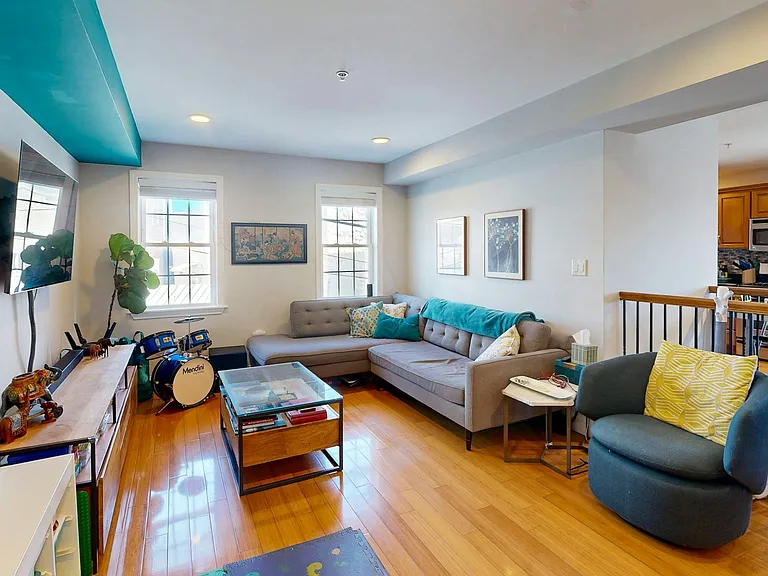 1 Hadley St #1 — Photo 2