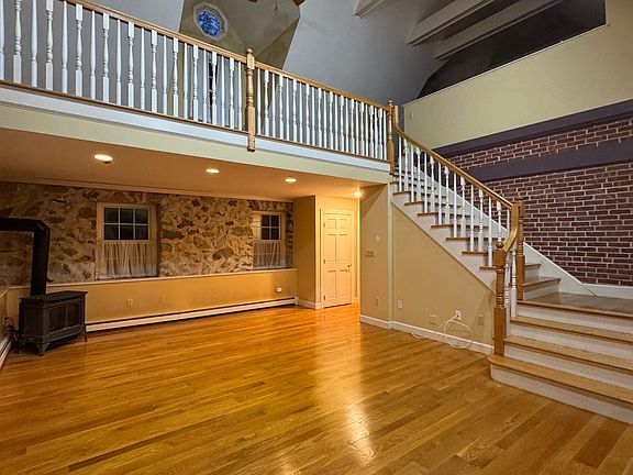 5th image of 3 Longmeadow Dr