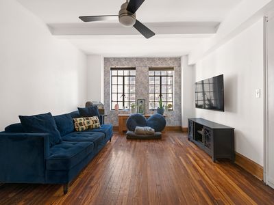320 E 42nd St APT 607, New York, NY, 10017
