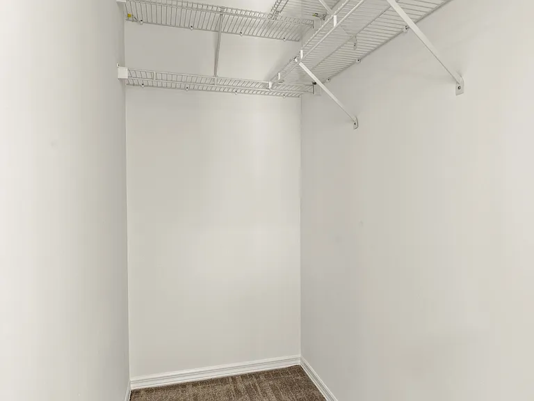 315 E Reehill St — Photo 25