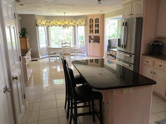3rd image of 118 Farm Dr