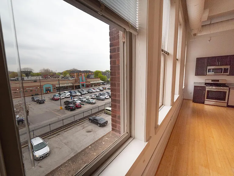 1900 W 25th St #305 — Photo 9