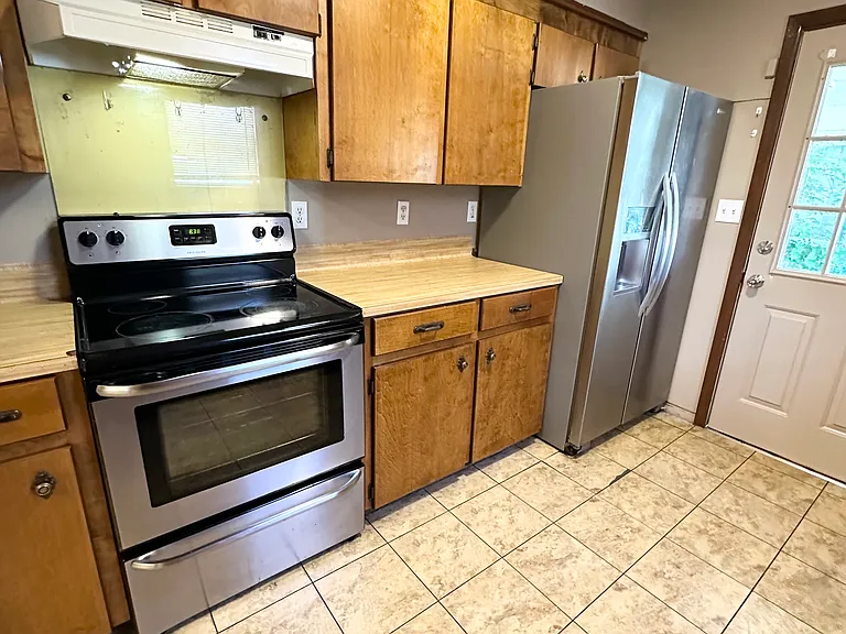 113 Thelma Dr — Photo 3