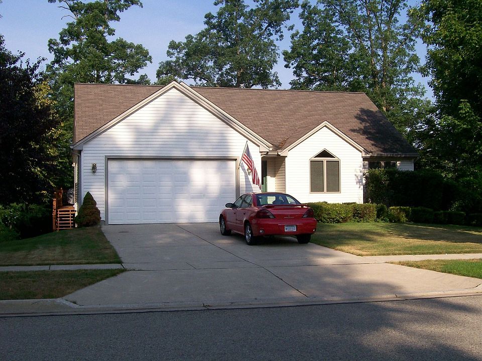 1st image of 593 Woodland Dr W
