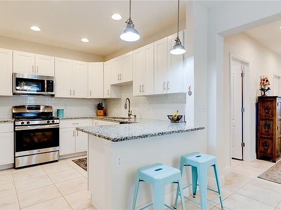 3rd image of 5938 Spicewood Ln