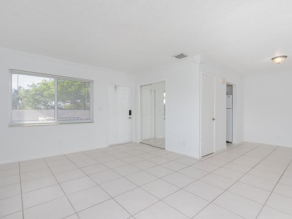 4th image of 639 NE 10th Ave #209