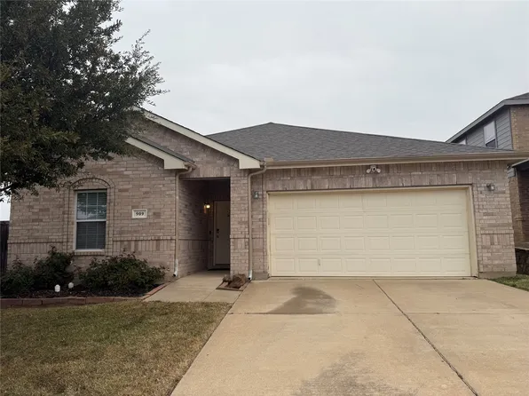 909 Bee Creek Ln, Fort Worth, TX 76120