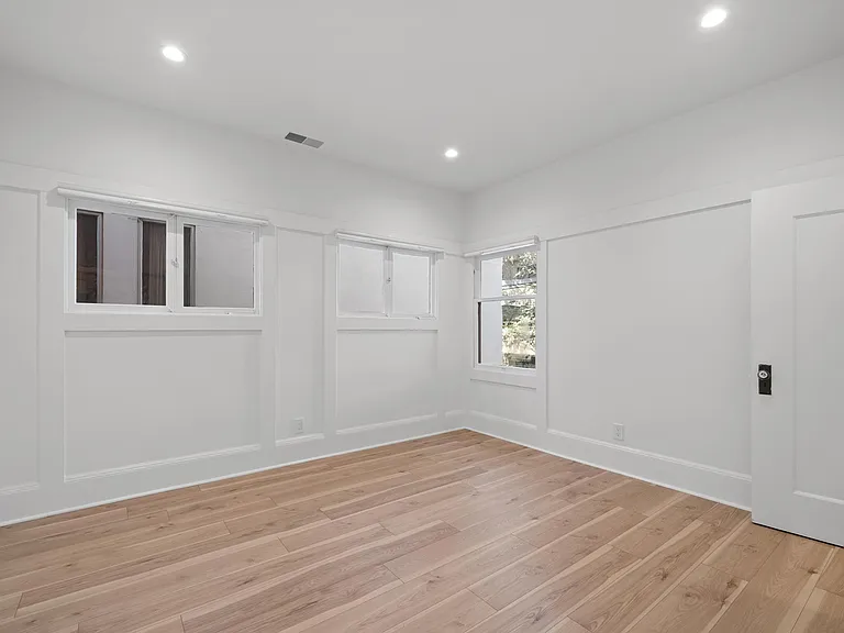 4119 Howe St — Photo 15