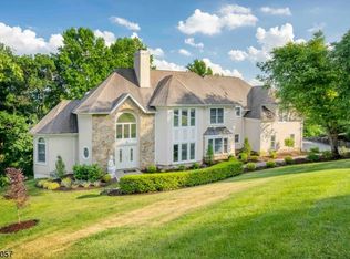 18 Whispering Way, Warren, NJ 07059