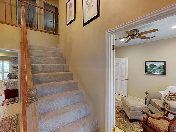 4th image of 304 Woodridge Dr