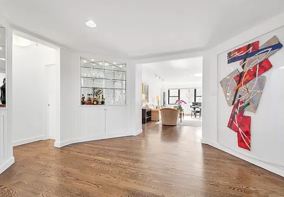 3rd image of 11 E 86th St #14C