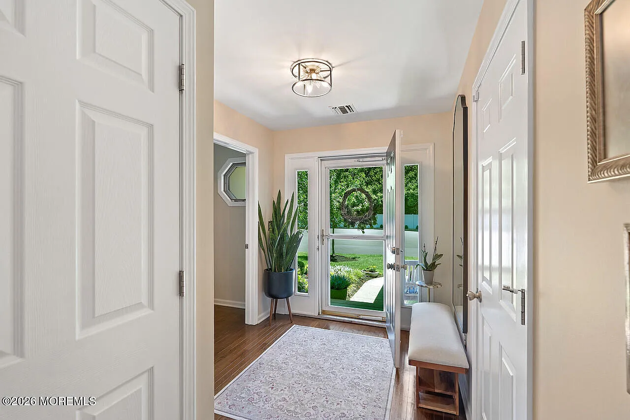 3 bed, 2.5 bath, 2068 sqft, $4,700 — Photo 2
