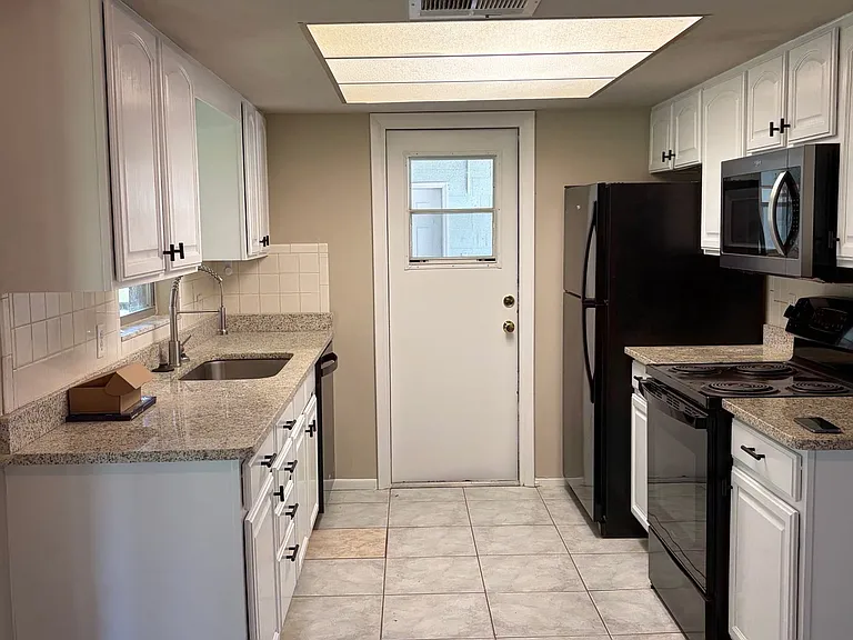 608 E Sacre Coeur Dr — Photo 5