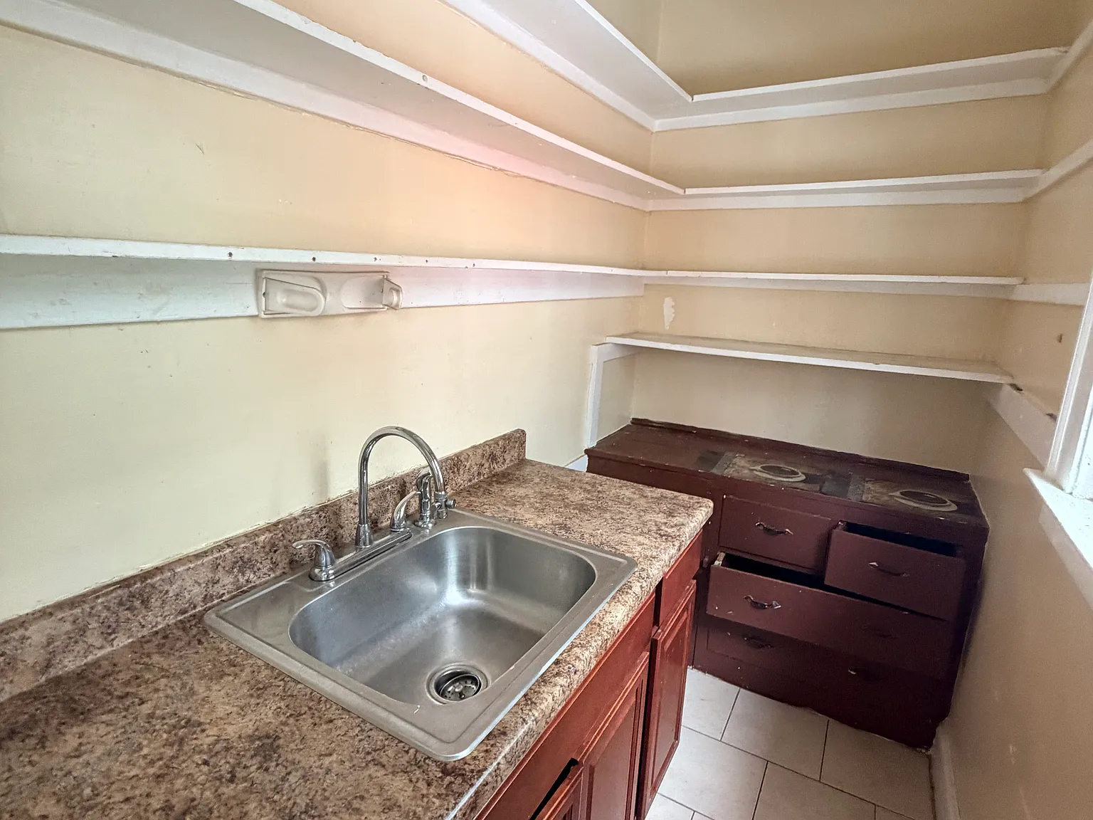 4 bed, $2,050 — Photo 3