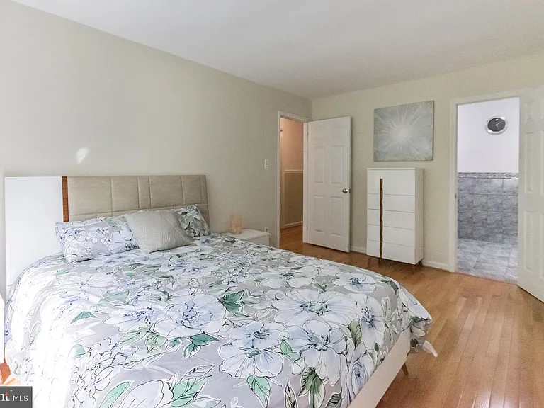 604 Hillary Ct — Photo 19