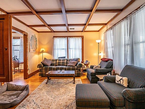 3rd image of 18 Leona Ln