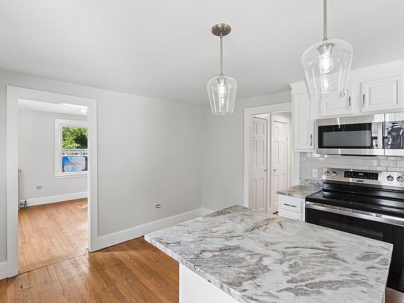 4th image of 19 Fairlawn Avenue